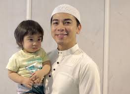 Bakal menimang cahaya mata sulung bersama suami, amar baharin, pelakon cantik, amyra rosli bagaimanapun masih belum melakukan imbasan untuk mengetahui jantina anak mereka. Video Reaksi Amyra Rosli Bila Lihat Amar Baharin Jadi Pemandu Grab Food Sinar Viral Network