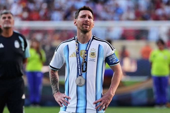 Messi arriba a Rosario para descansar tras la Copa del Mundo y Scaloni llega a su pueblo