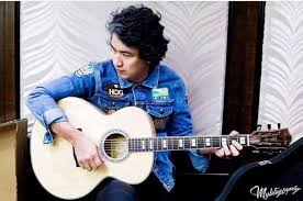 And many of their fans aren't happy about it. Ely Buendia X Stadd Acoustic Sqoe Guitars Philippines Facebook
