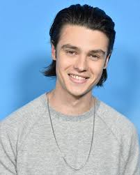 How old is Marcus from Ginny and Georgia?