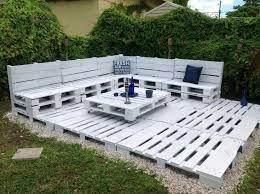 How I Made A Simple Yet Effective Pallet Corner Sofa Out Of 9 Euro Pallets For M Backyard Remodel Diy Garden Furniture Backyard Patio