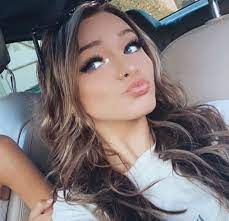 Zoe laverne blond hairstyle, natural lips, long hair style. Zoe Laverne Laverne Girl Celebrities Rare Pictures