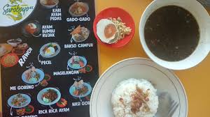 Kita juga mengenal banyak pengaruh asing yang sudah berasimilasi dengan kearifan lokal dan kini menjadi berbagai masakan tradisional. Ms Atiek On Twitter Warung Surabaya Jl Supiori Yang Terkenal Di Sini Rujak Cingurnya Mereka Juga Jual Tahu Campur Nasi Campur Amp Rawon But My Favourite Is This Nasi Krengsengan Daging Khas Jawa