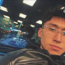 Hey everyone, I'm thinking about getting a Vulcan, but I'm a bit concerned  about whether it'll be a good fit for my height. I'm 6'3”—does anyone here  have experience with riding a