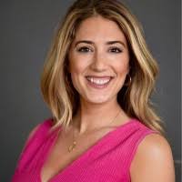 Sarah Pyles's Instagram, Twitter & Facebook