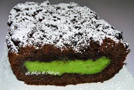 Sfornare la sbriciolata al cioccolato e farla raffreddare completamente prima di trasferirla su un piatto da portata, spolverizzare di zucchero a velo a piacere e servire. Sbriciolata Al Cacao Con Crema Al Pistacchio Le Delizie Di Patrizia