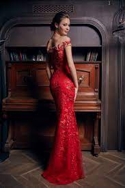 Elle est faite en satin et en tulle. Robe Sirene Rouge 243ac9