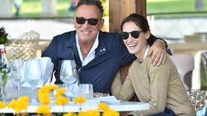 The iconic singer's three kids, evan, jessica and sam, are all grown up now, but he and wife patti scialfa are so proud to have. Wie Gut Kennen Sie Bruce Springsteen Swr1