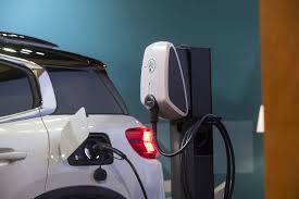 Pourtant, le gouvernement aura fort à faire pour qu'elle devienne véritablement un objet de consommation grand public. Pour Accompagner Le Deconfinement Citroen Va Vendre Sa Mini Voiture Electrique Ami A Partir Du 11 Mai