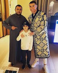 المحتوى كم تبلغ ثروة رونالدو؟ ما هو راتب كريستيانو رونالدو؟ تقدر معظم المصادر ثروة رونالدو عند حوالي 361 مليون جنيهاً استرلينياً. ÙƒØ±ÙŠØ³ØªÙŠØ§Ù†Ùˆ Ø±ÙˆÙ†Ø§Ù„Ø¯Ùˆ ÙˆØ¬ÙˆØ±Ø¬ÙŠÙ†Ø§ Ø±ÙˆØ¯Ø±ÙŠØºÙŠØ² Ø¨Ø§Ù„Ø²ÙŠ Ø§Ù„Ø£ÙˆØ²Ø¨ÙƒÙŠ Et Ø¨Ø§Ù„Ø¹Ø±Ø¨ÙŠ