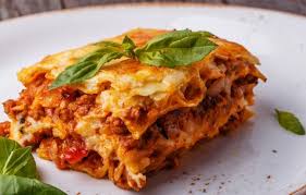 Lasagnes A La Bolognaise Tres Facile Recette En 2020 Recette Plat Facile Lasagnes Lasagne Bolognaise