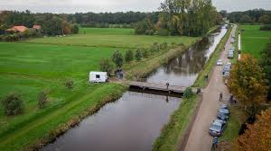 Vakantiehuis 'boerderij in ruinerwold' huren in ruinerwold, drenthe boerderij in ruinerwold huisdieren welkom. Buren Boerderij Ruinerwold Zijn Ramptoeristen Zat Aan De Kant Weg Hier Gezin In Schuilplaats In Drenthe Pzc Nl