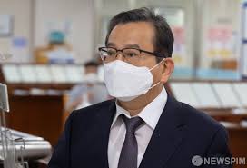 김학의·윤중천 등에 의한 성폭력 사건. ë´ì¤í ê²ì°° ê¹íì í­ìì¬ë ì§ì­ 12ë êµ¬í ê²ì¬ ì¤í°ì ë©´ì£ë¶ ìë¼