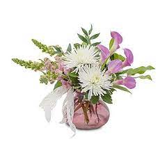 We are a flower delivery service in den haag. Vintage Calla Kisses In Champaign Il April S Florist Flower Arrangements Modern Flower Arrangements Flowers