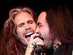 Watch Steven Tyler return to the stage with Nuno Bettencourt