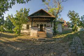 În 1940 este inaugurat la ipoteşti primul muzeu memorial, înfiinţat în casa reconstruită în 1934 pe acelaşi loc. Casa Mihai Eminescu Din BotoÈani Planiada