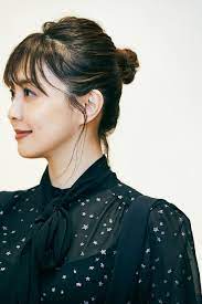 小林麻耶さんの似合う服探し 40歳相応のフェミニン服を知りたい 小林麻耶のほっと ひと息 mi mollet ミモレ 明日の私へ 小さな一歩 4 4 麻耶 フェミニン 髪型