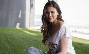 Biri dizisinden tanıyoruz.başarılı ve güzel oyuncu 2013 yılında merhamet. Who Is Dilara Aksuyek Dating Dilara Aksuyek Boyfriend Husband