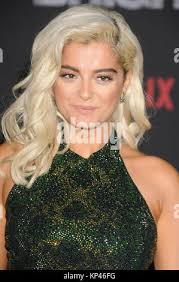 Westwood, Californie, États-Unis 13 décembre 1995 l'acteur Jason Wales et  la femme Joanne Roberts assistent à la première de Universal Pictures '12  Monkeys' le 13 décembre 1995 au Mann Bruin Theatre de