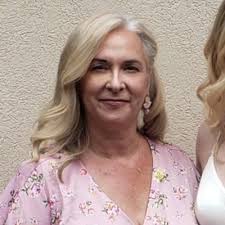 Vicki Lowe (@vickialowe)