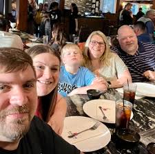 What are some intimate wedding venue options in the Pocono area?