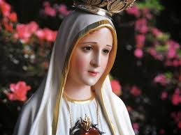 A revelação da devoção reparadora ao imaculado coração começou na segunda aparição da santíssima virgem maria, em 13 de junho de 1917, em fátima, portugal, aos pastorinhos: Coroinha Do Imaculado Coracao De Maria O Imaculado Triunfara O Imaculado Triunfara