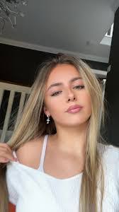 Darcy Stringer's Instagram, Twitter & Facebook