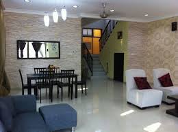 Hanya 5 minit perjalanan kenderaan ke bandar batu pahat, batu pahat mall, hospital pantai batu pahat, aeon big batu pahat dan 7 minit perjalanan. Cari Homestay Batu Pahat Dr Diana Homestay Istimewa Jangan Lepaskannya Cari Homestay