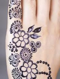Henna menjadi alternatif bertato yang lebih sehat dan bersifat sementara sehingga seorang dapat berganti motif sesuka hati. Wow 14 Gambar Henna Tangan Gimana Mudah Bukan Gambar Henna Tangan Hallo Sahabatnesia Apakah Kalian Tau Apa Itu Henna Henn Desain Henna Henna Henna Tangan