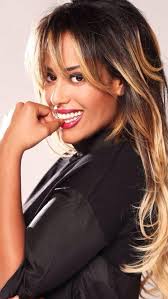 Je n'ai qu'une philosophie benim tek bir felsefem var etre acceptée comme je suis olduğum gibi kabul edilmek malgré tous ce qu'on. Tweets De Media Par Amel Bent Amel Bent Twitter Hair Styles Bent Hair