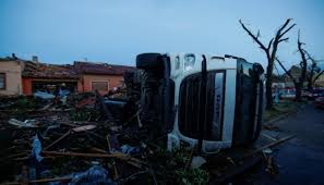 24 июня по чехии пронесся мощный торнадо — три человека погибли, 150 пострадали, разрушены здания по чехии пронесся мощный торнадо — фото, видео. Yky011d8vtvwom