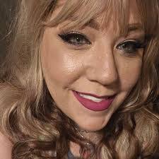 Donna Putnam's Instagram, Twitter & Facebook