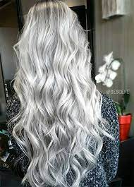 Il biondo platino può avere diverse sfumature! 89 Foto Capelli Grigi Da Non Perdere Consigli E Come Mantenerli