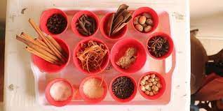 Selain itu kayu manis dan cengkeh juga banyak dimanfaatkan oleh orang dalam pembuatan obat herbal ataupun produk kantikan. Cara Membuat Bir Pletok Di Rumah Minuman Rempah Khas Betawi Halaman All Kompas Com