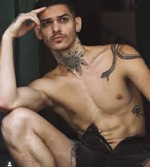 Garoto de programa é preso por ameaçar divulgar vídeos de sexo com  empresário em Copacabana