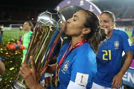 Foi bola de ouro em 2004 e 2007 e chuteira de ouro em 2007. Marta E Finalista No Premio De Melhor Jogadora Do Mundo Primeira Hora