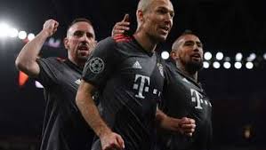 Born 22 may 1987) is a chilean professional footballer who plays as a midfielder for serie a club inter milan and the chile national team. Arturo Vidal Ex Bayern Star Verklagt Arbeitgeber Fc Barcelona Fc Bayern