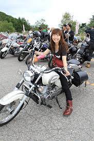 えみ with ヤマハ ドラッグスター250 アメリカンガールズ バイクブロス マガジンズ ドラッグスター250 女性向けバイク ガールズバイカー