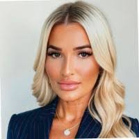 Leah Pepper's Instagram, Twitter & Facebook