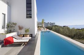 Lage Das Ferienhaus Befindet Sich Im Dorf Veliko Brdo Am Fusse Des Biokovogebirges Es Gehort Zu Den Schonsten Und Modernsten Vi Ferienhaus Moderne Villa Villen