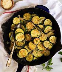 Retrouvez les recettes de courgettes que nos chefs ont sélectionnées pour vous. 1001 Idees Que Faire Avec Des Courgettes Cet Ete Recette Courgette Facile Recette Avec Courgette Recettes De Cuisine