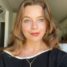 PLEASE HELP ME what is going on?!?!? I dont have musy roots😭😭😭i bought  from a person