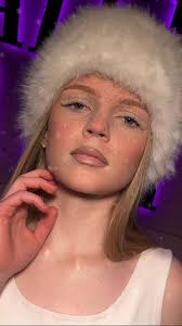 Спонсор этого образа Мастер наращивания ресниц @aida.brows_and_lashes.ga  😍, Сделала нереально красивые белые ресницы 🫰, С меня брови и макияж  ☺️👌🏻