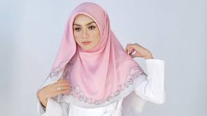 Step 2 ~dapat kan total harga tudung tmasuk postage, sblum bank. Tutorial Pemakaian Cajante Plain Shawl By Galeri Ariani