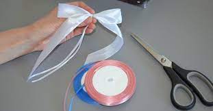 Am besten die einzelnen shops vergleichen, es gab ein paar unterschiede. Super Schnelle Aber Individuelle Autoschleifen Fur Die Hochzeit Basteln Diy Hochzeit