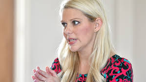 Julie Clift's Instagram, Twitter & Facebook