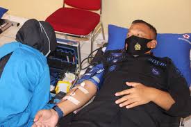 Kamu mungkin belum pernah membayangkan sebelumnya bahwa beberapa tetes darah yang kamu sumbangkan bisa menjadi sangat berarti bagi orang lain. Jelang Hut Ke 75 Korps Brimob Polri Batalyon C Donor Darah Suara Jelata