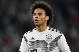 Leroy sané reiste vorzeitig aus dem lager der deutschen nationalmannschaft ab. Leroy Sane Von Eigenen Fans Ubel Beleidigt