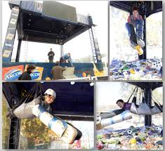 Accion Btl Primera Crane Vending Machine Humana Arcor On Behance Event Activities Event Games Playground Games