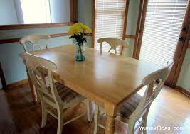 Çoğu evimizde iş yerlerinde kulladığımız masa oldukça kullanışlı ve rahattır. Eski Yemek Masalarini Yenileme Yemek Odasi